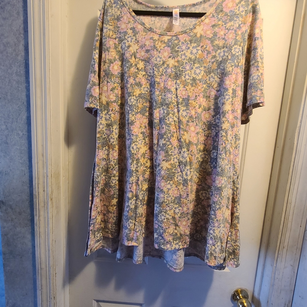 Lularoe Floral Top